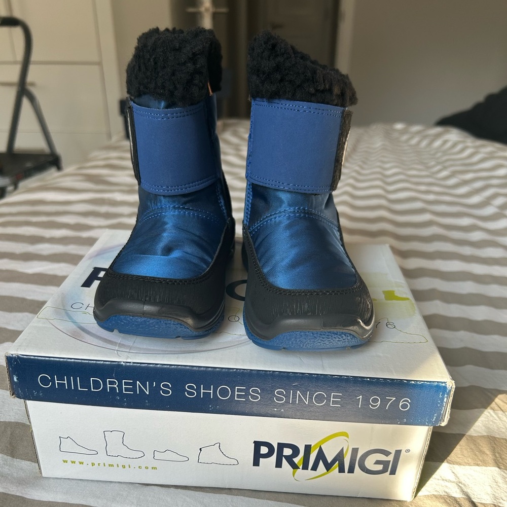 Primigi winter toddler boots . Excellent condition
